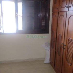 Casa com 297m², 4 dormitórios, 2 vagas, no bairro Medianeira em Caxias do Sul para Comprar