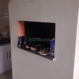 Casa com 297m², 4 dormitórios, 2 vagas, no bairro Medianeira em Caxias do Sul para Comprar