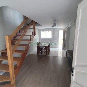 Sobrado com 62m², 2 dormitórios, 1 vaga, no bairro São Luiz em Caxias do Sul para Comprar
