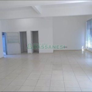 Loja com 82m², no bairro Exposição em Caxias do Sul para Comprar