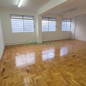 Sala com 50m², no bairro Centro em Caxias do Sul para Alugar