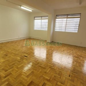 Sala com 50m², no bairro Centro em Caxias do Sul para Alugar