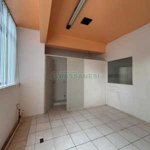 Sala com 86m², no bairro Centro em Caxias do Sul para Alugar