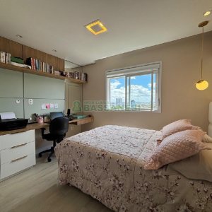 Apto Mobiliado com 62m², 2 dormitórios, 1 vaga, no bairro Panazzolo em Caxias do Sul para Comprar