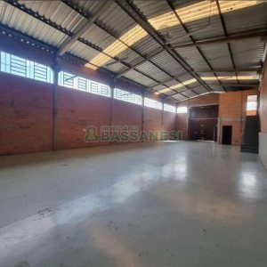 Pavilhão com 620m², no bairro Bela Vista em Caxias do Sul para Alugar