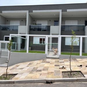 Casa com 110m², 2 dormitórios, 2 vagas, no bairro Esplanada em Caxias do Sul para Comprar