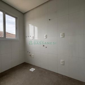 Casa com 110m², 2 dormitórios, 2 vagas, no bairro Esplanada em Caxias do Sul para Comprar