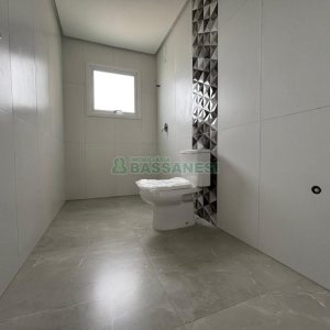 Casa com 110m², 2 dormitórios, 2 vagas, no bairro Esplanada em Caxias do Sul para Comprar