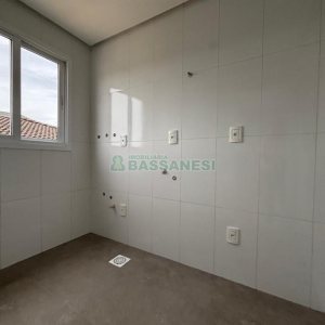 Casa com 110m², 2 dormitórios, 2 vagas, no bairro Esplanada em Caxias do Sul para Comprar