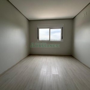 Casa com 110m², 2 dormitórios, 2 vagas, no bairro Esplanada em Caxias do Sul para Comprar