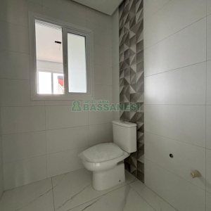 Casa com 110m², 2 dormitórios, 2 vagas, no bairro Esplanada em Caxias do Sul para Comprar