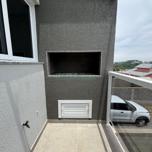 Casa com 110m², 2 dormitórios, 2 vagas, no bairro Esplanada em Caxias do Sul para Comprar