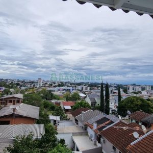 Sobrado com 234m², 3 dormitórios, 1 vaga, no bairro Colina Sorriso em Caxias do Sul para Comprar