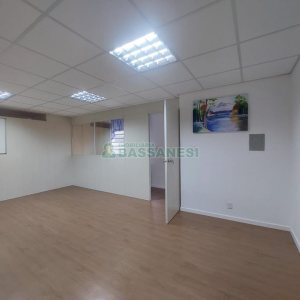 Loja com 100m², no bairro Colina Sorriso em Caxias do Sul para Alugar