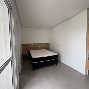 Apto Mobiliado com 42m², 1 dormitório, 1 vaga, no bairro Lourdes em Caxias do Sul para Alugar