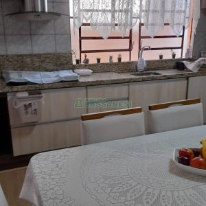 Casa com 588m², 4 dormitórios, 3 vagas, no bairro Bela Vista em Caxias do Sul para Comprar