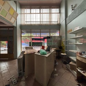 Loja com 235m², 1 vaga, no bairro Pio X em Caxias do Sul para Comprar