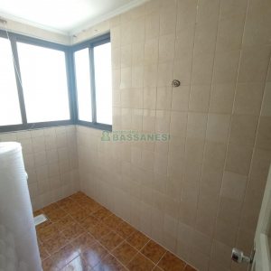 Apartamento com 86m², 3 dormitórios, 1 vaga, no bairro São Pelegrino em Caxias do Sul para Alugar