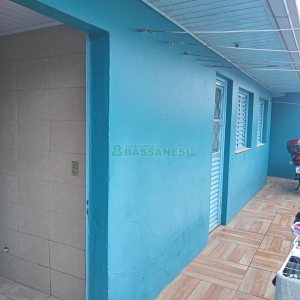 Casa com 188m², 2 dormitórios, 1 vaga, no bairro Santa Fé em Caxias do Sul para Comprar