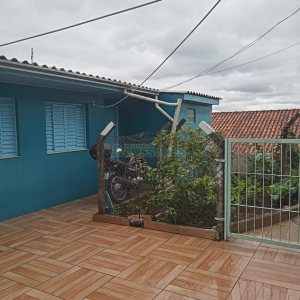 Casa com 188m², 2 dormitórios, 1 vaga, no bairro Santa Fé em Caxias do Sul para Comprar