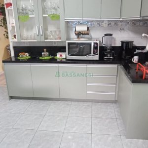 Casa com 188m², 2 dormitórios, 1 vaga, no bairro Santa Fé em Caxias do Sul para Comprar