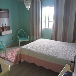 Casa com 188m², 2 dormitórios, 1 vaga, no bairro Santa Fé em Caxias do Sul para Comprar