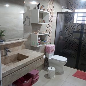 Casa com 188m², 2 dormitórios, 1 vaga, no bairro Santa Fé em Caxias do Sul para Comprar