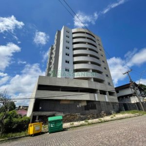 Apartamento com 77m², 2 dormitórios, 2 vagas, no bairro Petrópolis em Caxias do Sul para Comprar