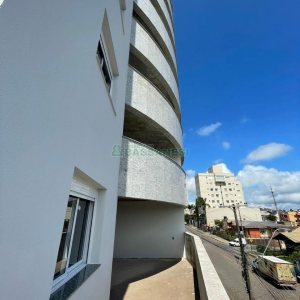 Apartamento com 77m², 2 dormitórios, 2 vagas, no bairro Petrópolis em Caxias do Sul para Comprar