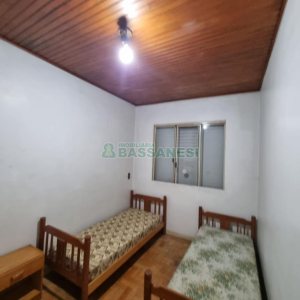 Casa com 200m², 3 dormitórios, 2 vagas, no bairro Pio X em Caxias do Sul para Comprar