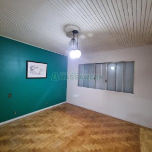 Casa com 200m², 3 dormitórios, 2 vagas, no bairro Pio X em Caxias do Sul para Comprar