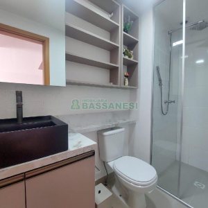 Apto Mobiliado com 47m², 1 dormitório, 1 vaga, no bairro Madureira em Caxias do Sul para Alugar