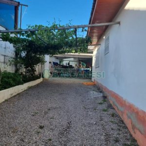 Casa com 192m², 3 dormitórios, 4 vagas, no bairro Desvio Rizzo em Caxias do Sul para Comprar