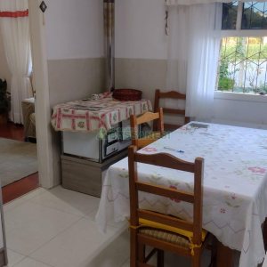 Casa com 116m², 3 dormitórios, 2 vagas, no bairro Vinhedos em Caxias do Sul para Comprar