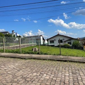 Terreno com 336m², no bairro Panazzolo em Caxias do Sul para Comprar