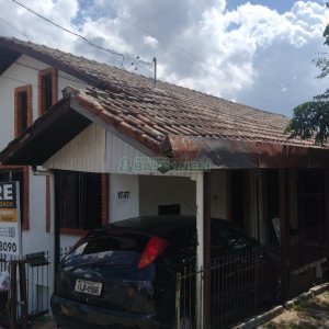Casa com 900m², 3 dormitórios, 1 vaga, no bairro Desvio Rizzo em Caxias do Sul para Comprar