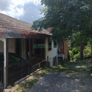 Casa com 900m², 3 dormitórios, 1 vaga, no bairro Desvio Rizzo em Caxias do Sul para Comprar