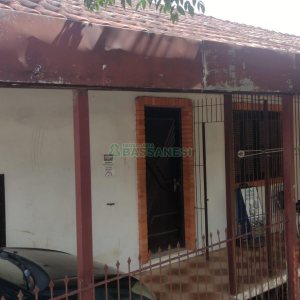 Casa com 900m², 3 dormitórios, 1 vaga, no bairro Desvio Rizzo em Caxias do Sul para Comprar