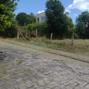Terreno com 360m², no bairro Charqueadas em Caxias do Sul para Comprar