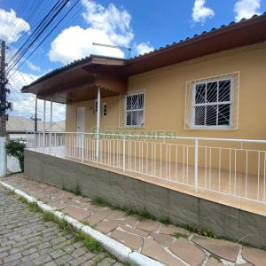 Casa com 161m², 4 dormitórios, 2 vagas, no bairro Rio Branco em Caxias do Sul para Comprar