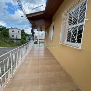 Casa com 161m², 4 dormitórios, 2 vagas, no bairro Rio Branco em Caxias do Sul para Comprar