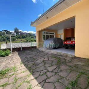 Casa com 161m², 4 dormitórios, 2 vagas, no bairro Rio Branco em Caxias do Sul para Comprar