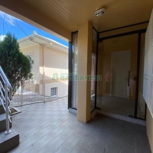 Casa com 161m², 4 dormitórios, 2 vagas, no bairro Rio Branco em Caxias do Sul para Comprar