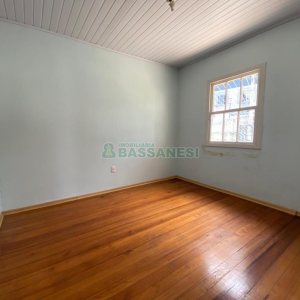 Casa com 161m², 4 dormitórios, 2 vagas, no bairro Rio Branco em Caxias do Sul para Comprar
