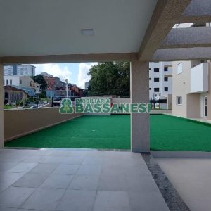 Apartamento com 55m², 2 dormitórios, 2 vagas, no bairro Panazzolo em Caxias do Sul para Comprar