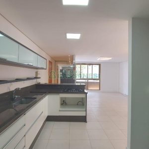 Apartamento com 175m², 3 dormitórios, 2 vagas, no bairro Villagio Iguatemi em Caxias do Sul para Comprar