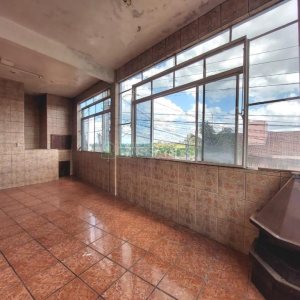 Casa com 162m², 3 dormitórios, 2 vagas, no bairro Rio Branco em Caxias do Sul para Comprar