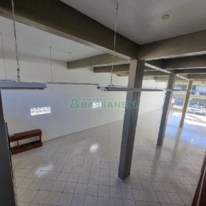 Loja com 240m², no bairro Rio Branco em Caxias do Sul para Alugar
