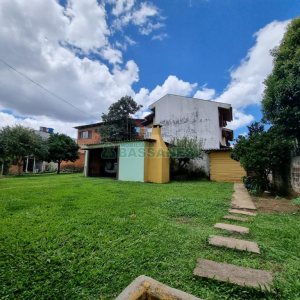 Casa com 194m², 3 dormitórios, 2 vagas, no bairro São Caetano em Caxias do Sul para Comprar