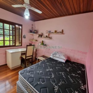 Casa com 194m², 3 dormitórios, 2 vagas, no bairro São Caetano em Caxias do Sul para Comprar